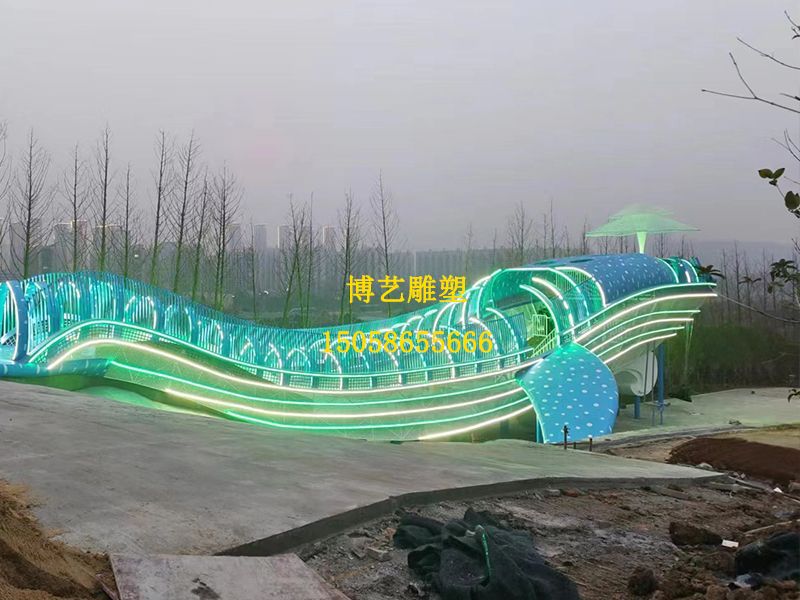 42米长鲸鱼，落地无锡